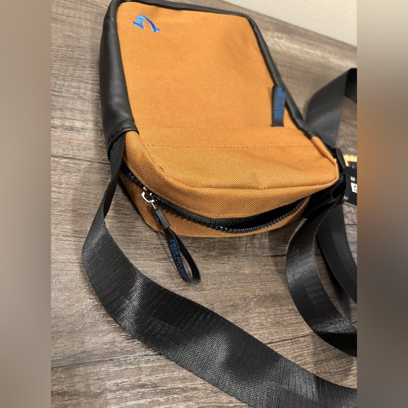 NWT- TRUE RELIGION Side Bag, LIGHT BROWN / BLK - Picture 3 of 4